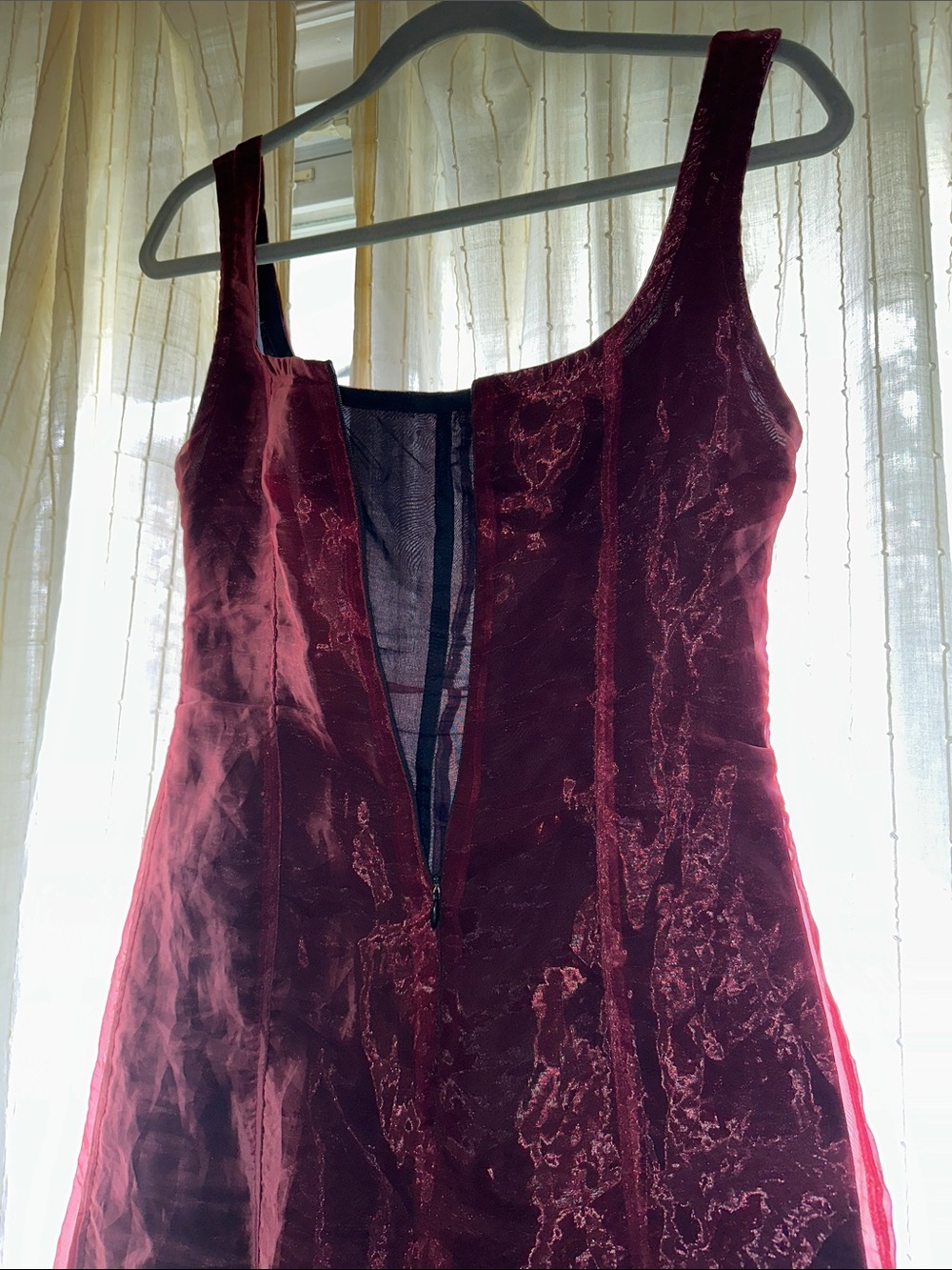 Elegant Burgundy 2000s Midi Dress with Sheer Overlay - Picture 4 of 5